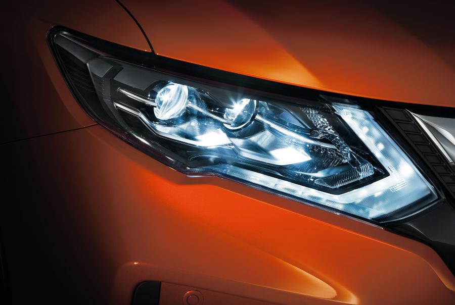 Детали экстерьера Nissan X-Trail Hybrid 2017 года  (JP) (фото 9 из 9)